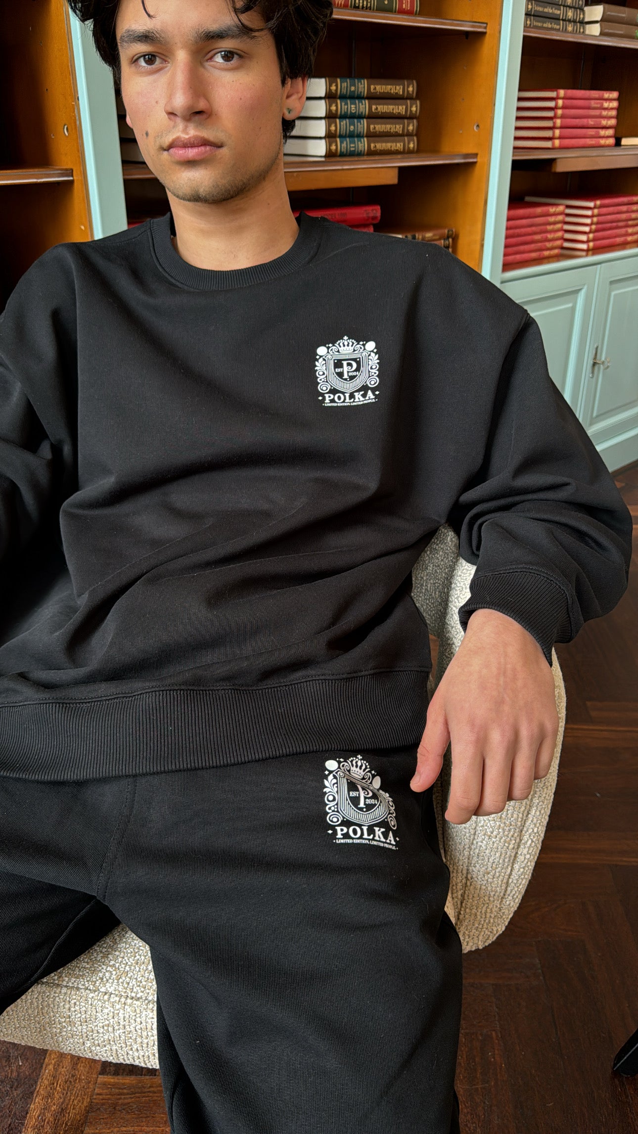 Emblem Crewneck - Black
